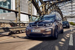 Kettő az egyben: BMW i3 Solar Edition és az autó töltését biztosító napelem-rendszer