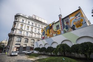 Új falfestmény díszíti a budapesti Károly körúton álló tűzoltóság homlokzatát